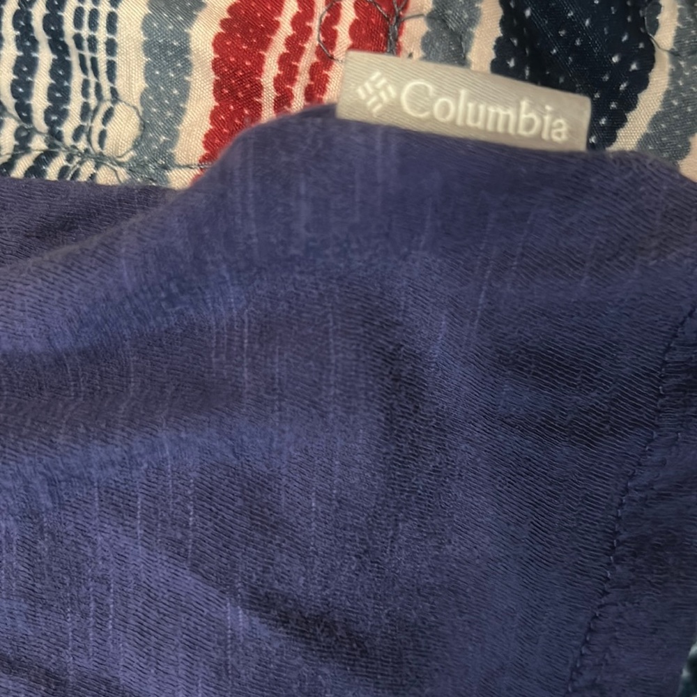 Small Columbia tee